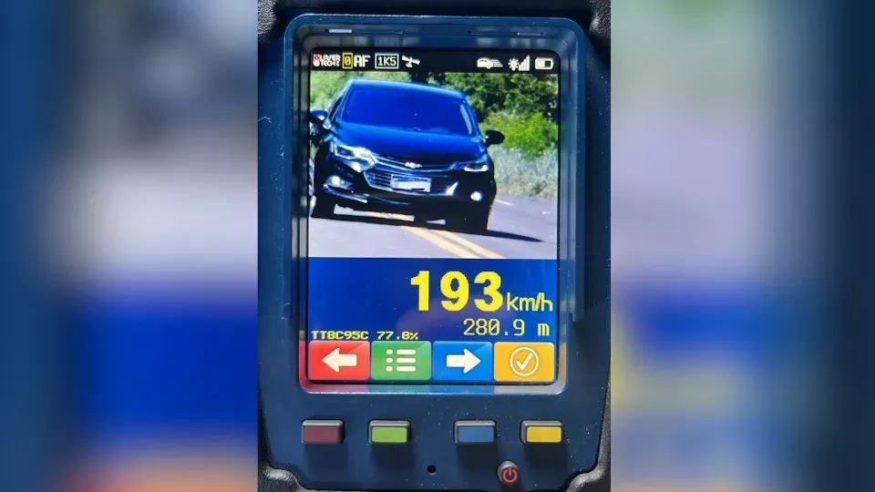 Motorista é flagrado a 193 km/h no Paraná