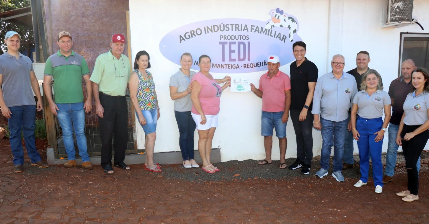 Terceira agroindústria familiar de Pato Bragado recebe selo para comercializar produtos em todo Paraná