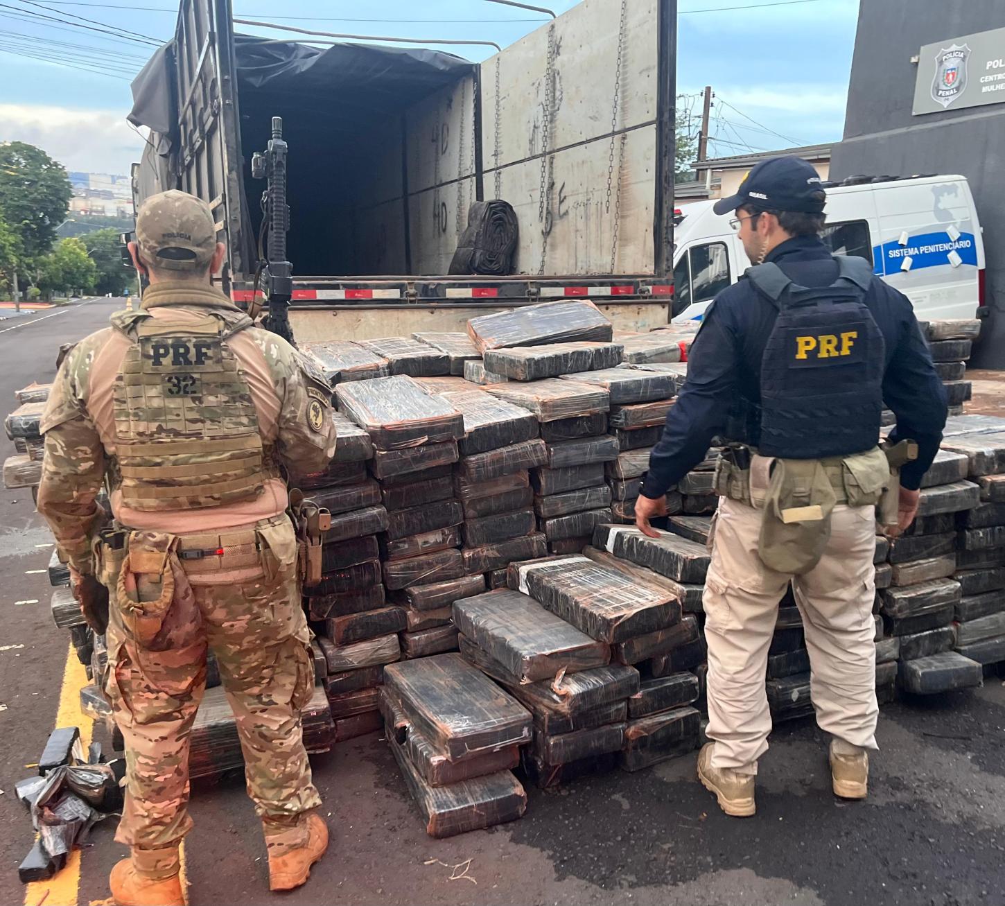 PRF apreende carreta com mais de 5 toneladas de maconha