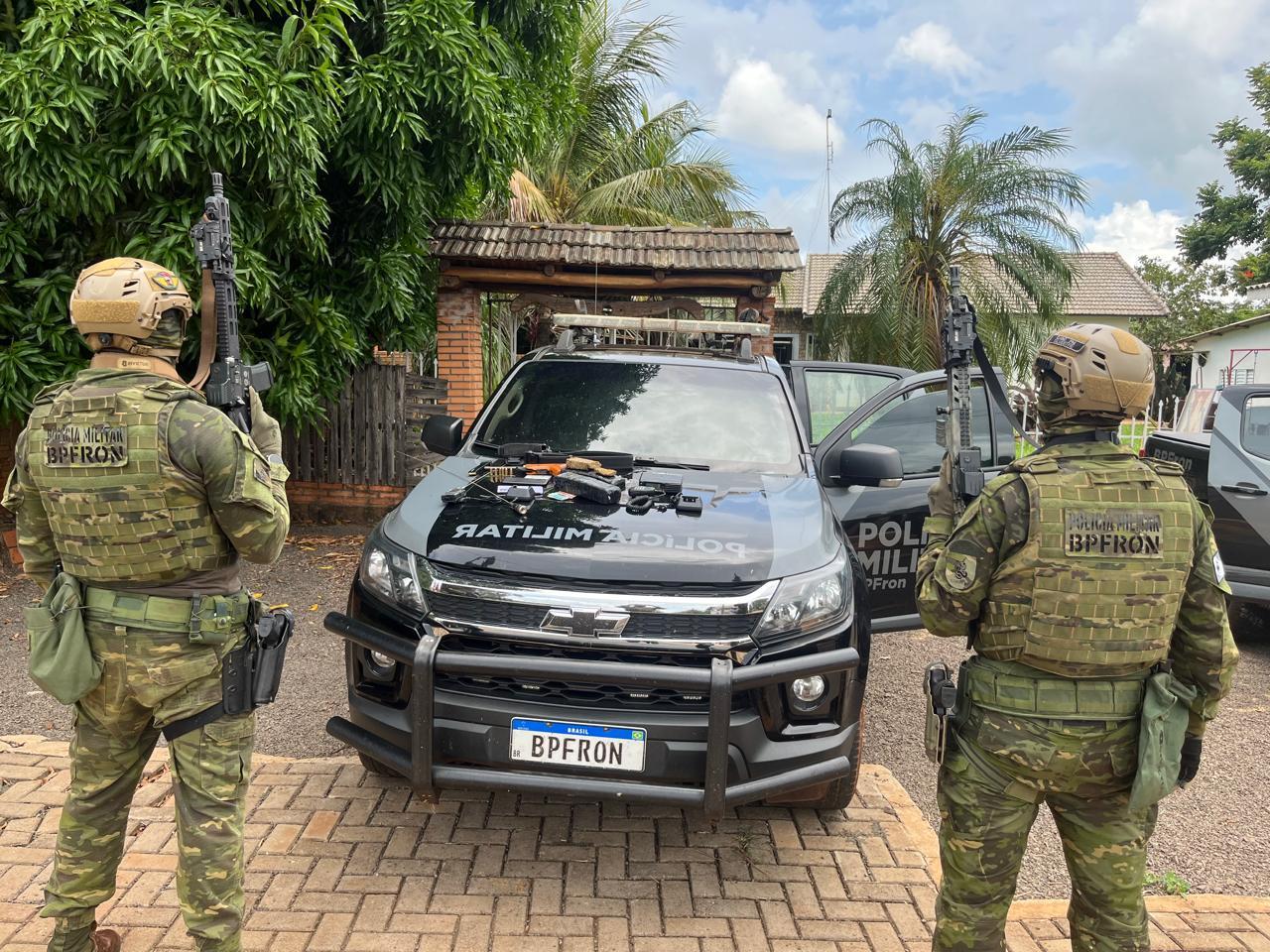 BPFron cumpre mandado de prisão em SH; arma, munições e maconha apreendida