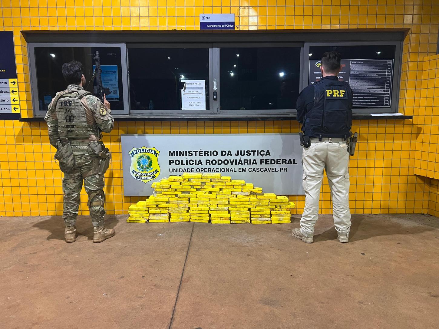 Casal é preso pela PRF com 95 quilos de cocaína