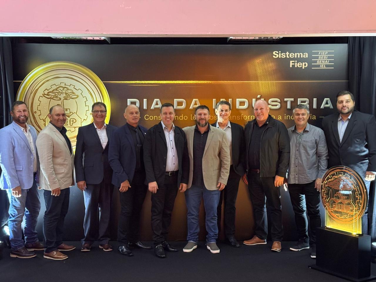 Comitiva bragadense participa de solenidade do Dia da Indústria em Cascavel