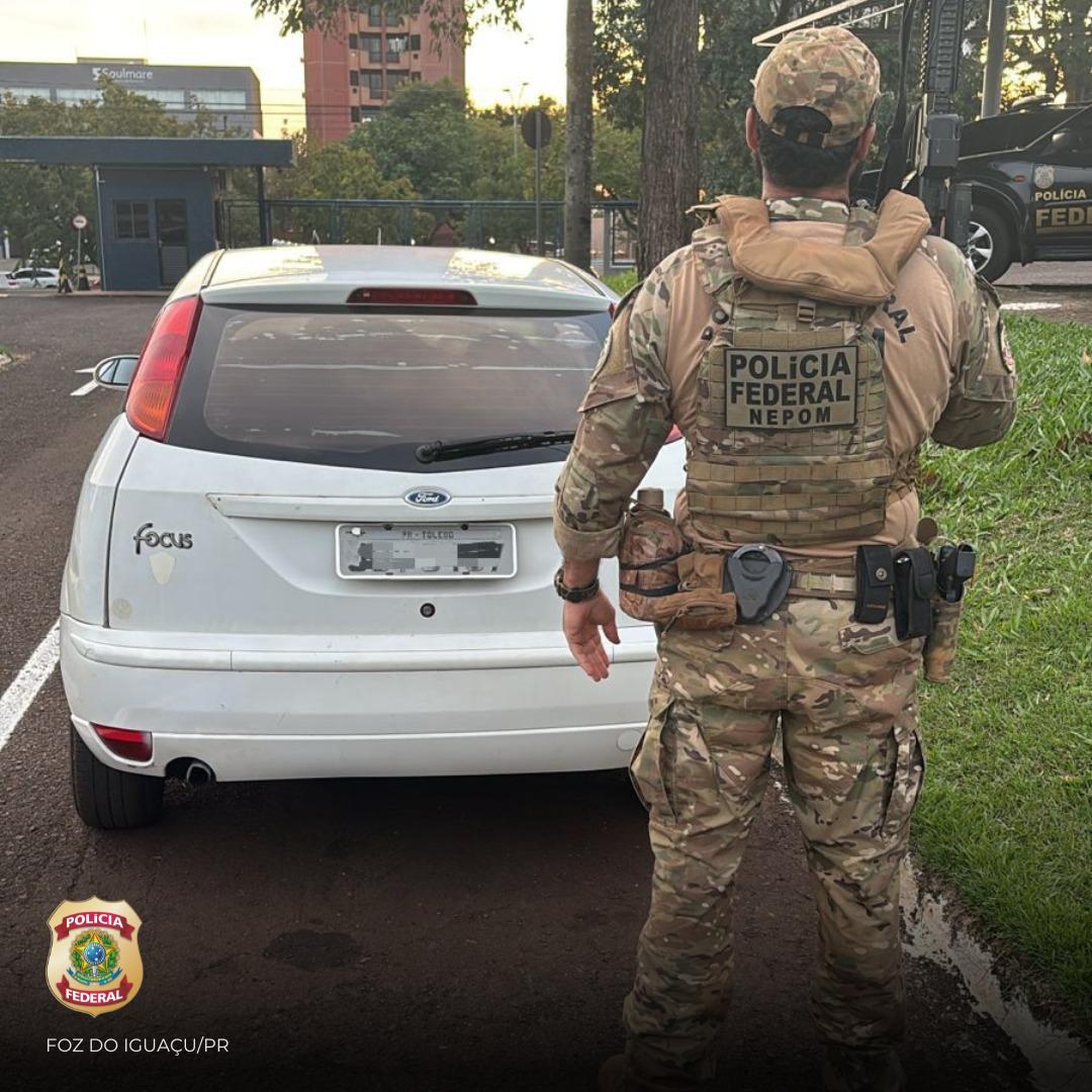PF apreende homem, veículo e 200 kg de maconha em Entre Rios do Oeste
