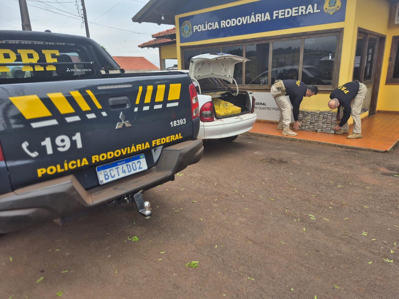 PRF apreende quase 300 quilos de maconha em veículo, na BR-163, em Marechal Cândido Rondon