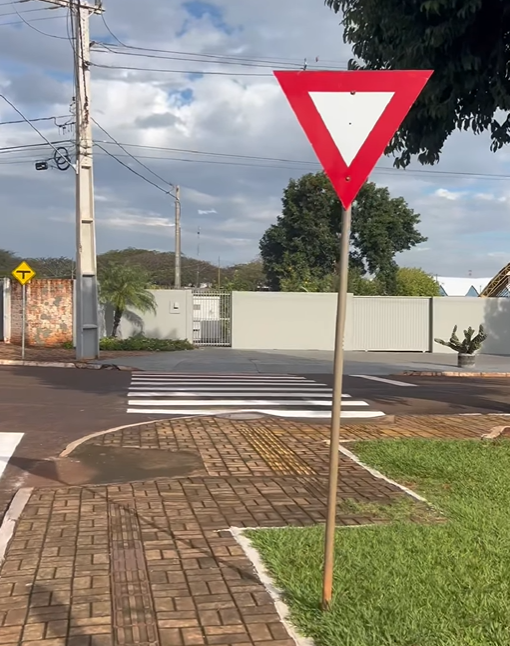 Administração realiza pinturas de Sinalização de Trânsito em Entre Rios do Oeste