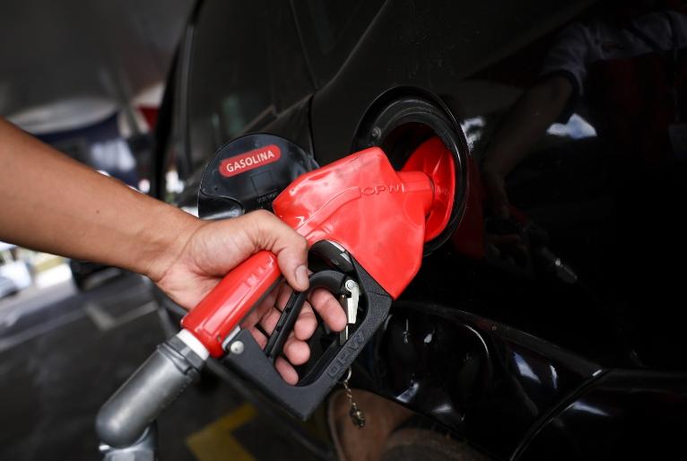 Com redução no preço para as refinarias, gasolina pode ficar mais barata a partir desta terça (3)