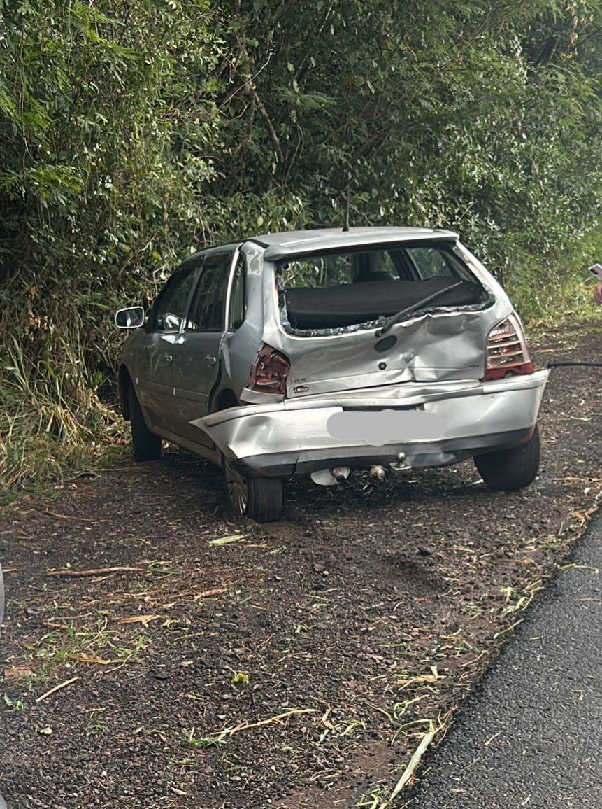 Gol e Strada se envolvem em colisão traseira na PRC-497 entre Pato Bragado e Marechal Rondon