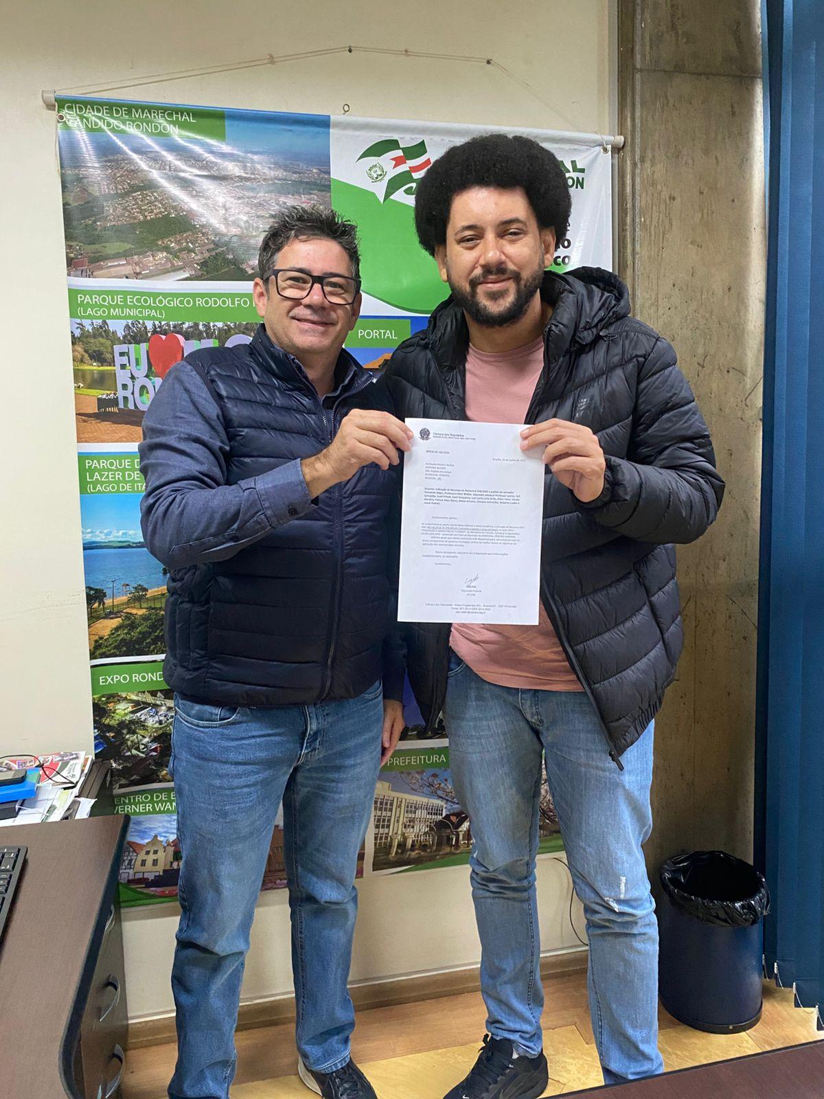 "Na manhã desta segunda-feira (30), o vereador Fernando Nègre reuniu-se com o secretário de Desenvolvimento Econômico, Cláudio Kohler, ocasião em que realizou a entrega do ofício e comunicou oficialmente a destinação do recurso ao município."