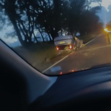 Mulher fica ferida em capotamento na PR-467, em Pato Bragado