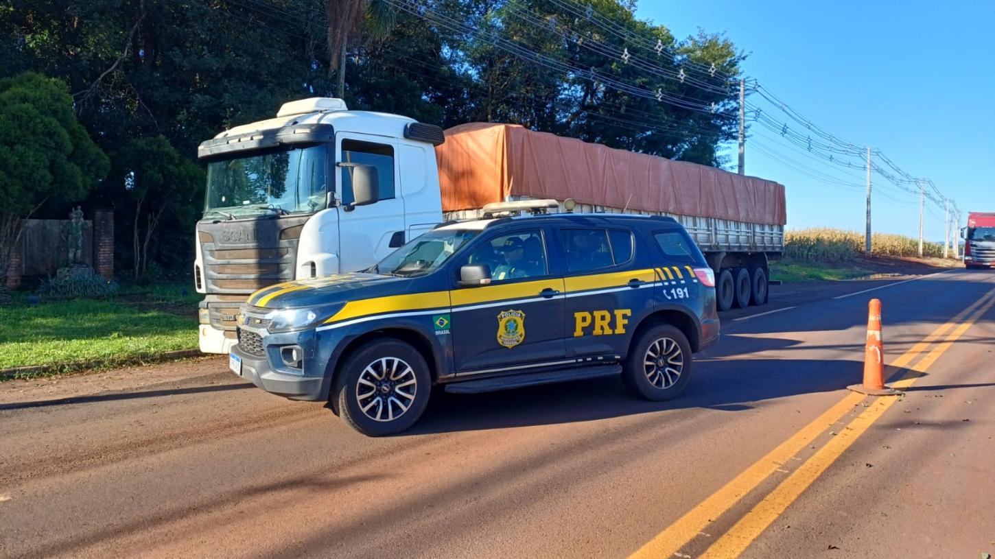 PRF apreende 600 mil maços de cigarros de origem estrangeira na BR-163, em Quatro Pontes