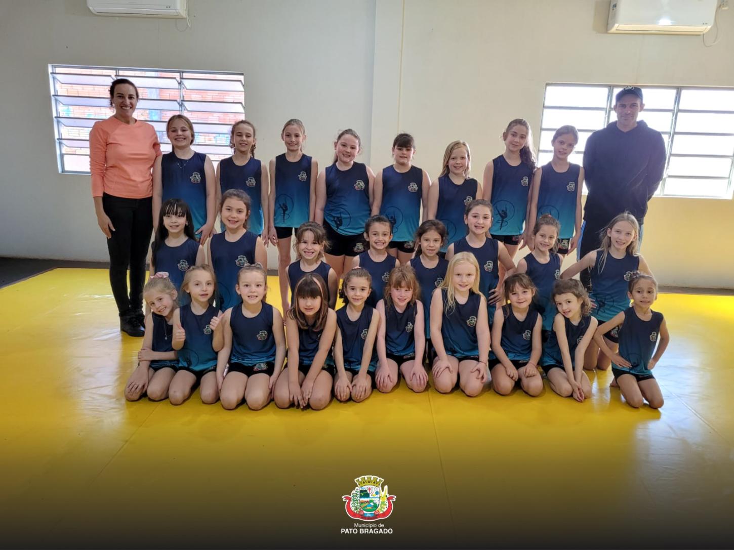 Alunas da Ginástica Rítmica de Pato Bragado Recebem Uniformes