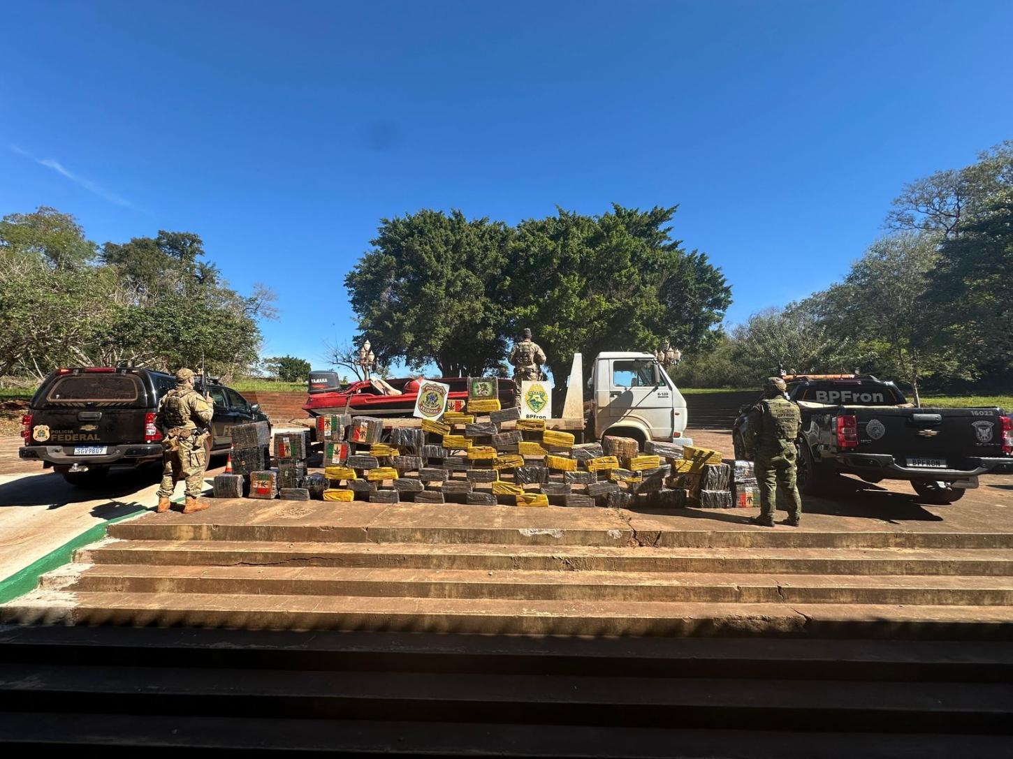 BPFRon e PF apreendem mais de uma tonelada de maconha em Sub Sede, Santa Helena