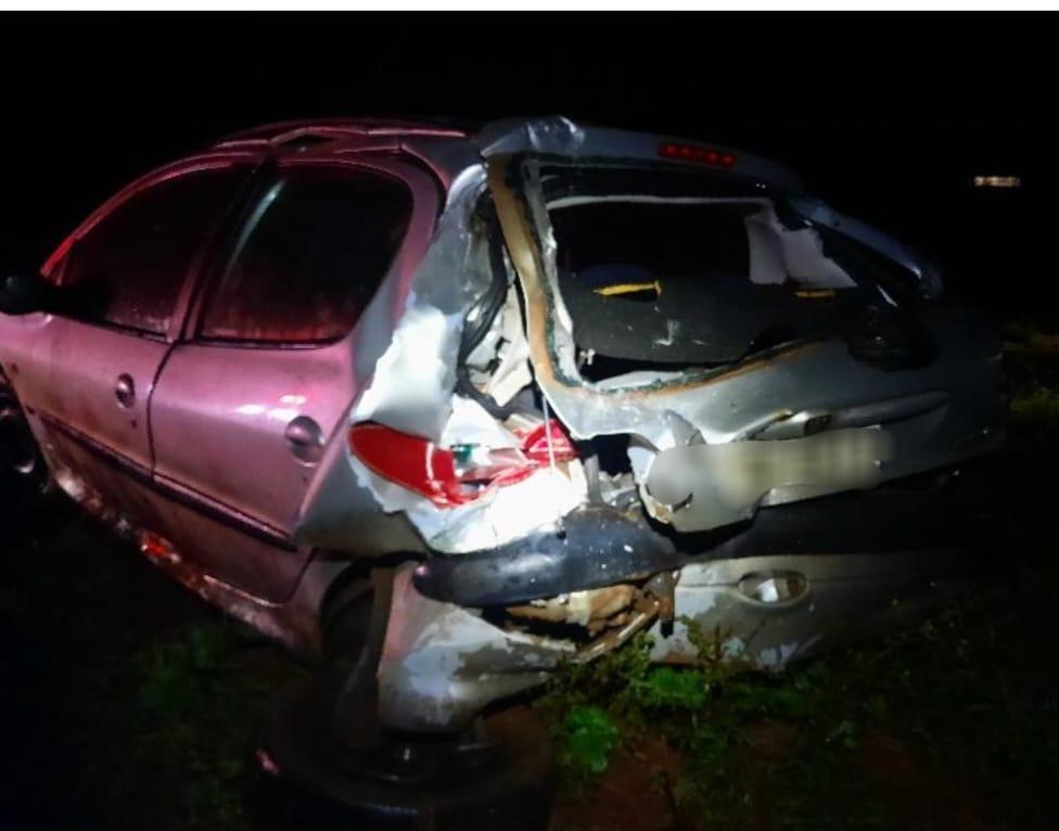 Carro e caminhão se envolvem em acidente na PR-317, em Santa Helena