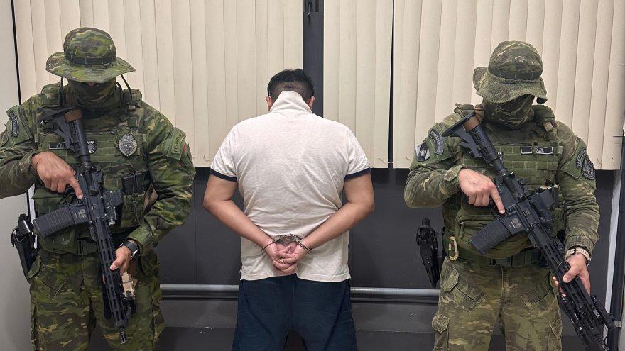 Chefão do PCC preso em Cascavel ostenta fuzis, comanda tráfico internacional e corrompe policiais, revela investigação da PF
