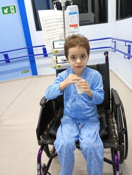 Criança de Guaíra que está hospitalizada precisa de ajuda para tratamento médico