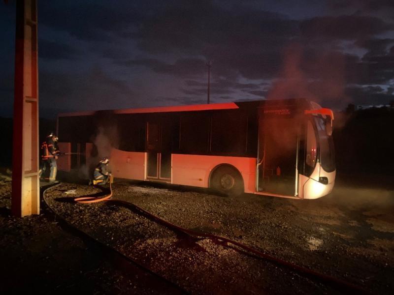 Ônibus pega fogo na BR-163 entre Marechal Rondon e Mercedes