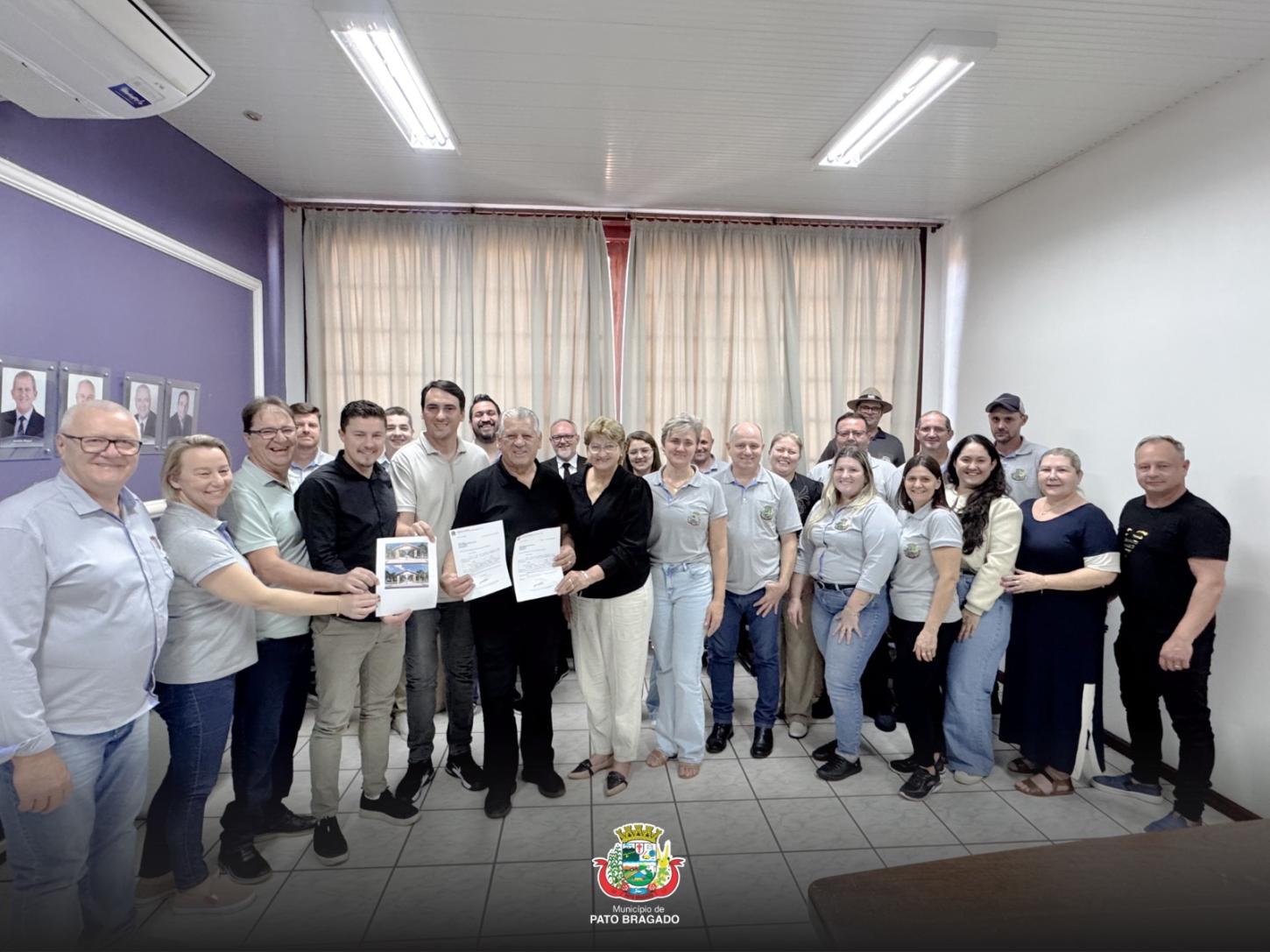Pato Bragado solicita mais de R$ 2 milhões em investimentos à SECID com apoio do deputado Dilceu Sperafico.