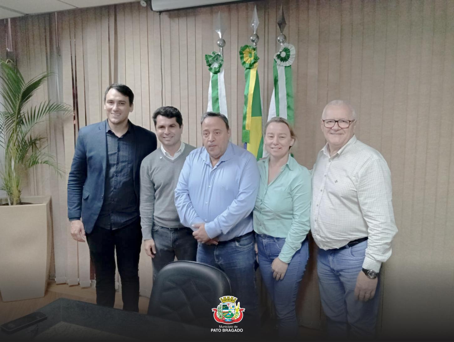 Prefeito e Presidente do Ciscopar, John Nodari, Vice-prefeita Simoni Tornquist e Chefe de Gabinete, Leomar Rohden (Mano) participam de evento com lideranças do estado