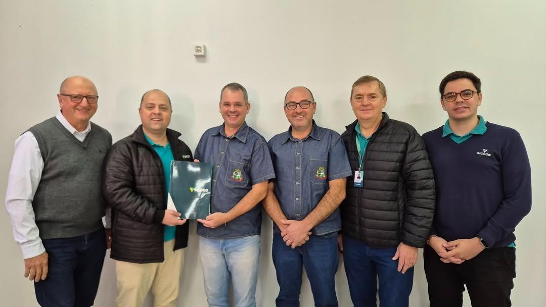 Prefeitura de Quatro Pontes fortalece vínculo com Sicoob Confiança por meio de abertura de conta corrente
