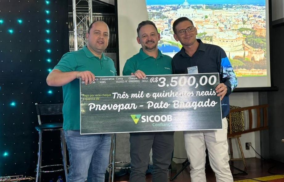 Sicoob realiza doação de R$ 3.500,00 ao Provopar de Pato Bragado