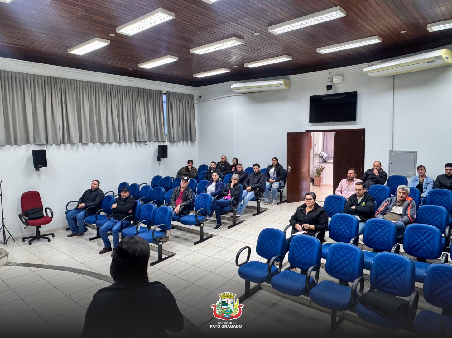 Sistema de Inspeção Municipal realiza reunião com produtores