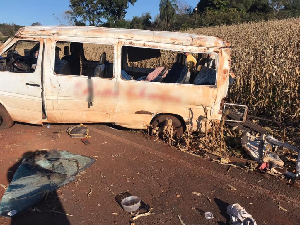 Van capota, um trabalhador morre e outros sete ficam feridos no interior de Marechal Rondon