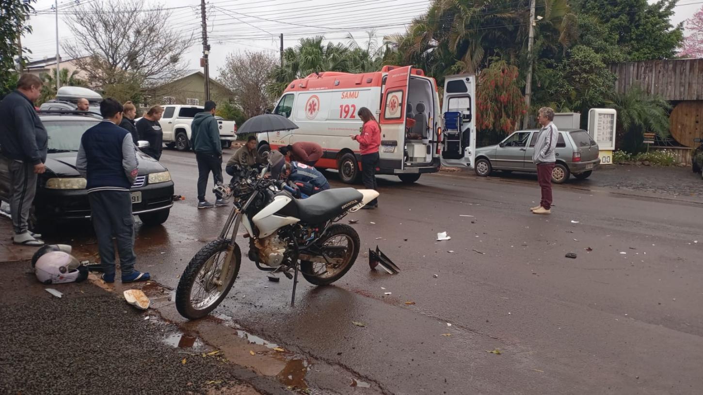 Acidente entre carro e moto na região deixa mulher grávida ferida