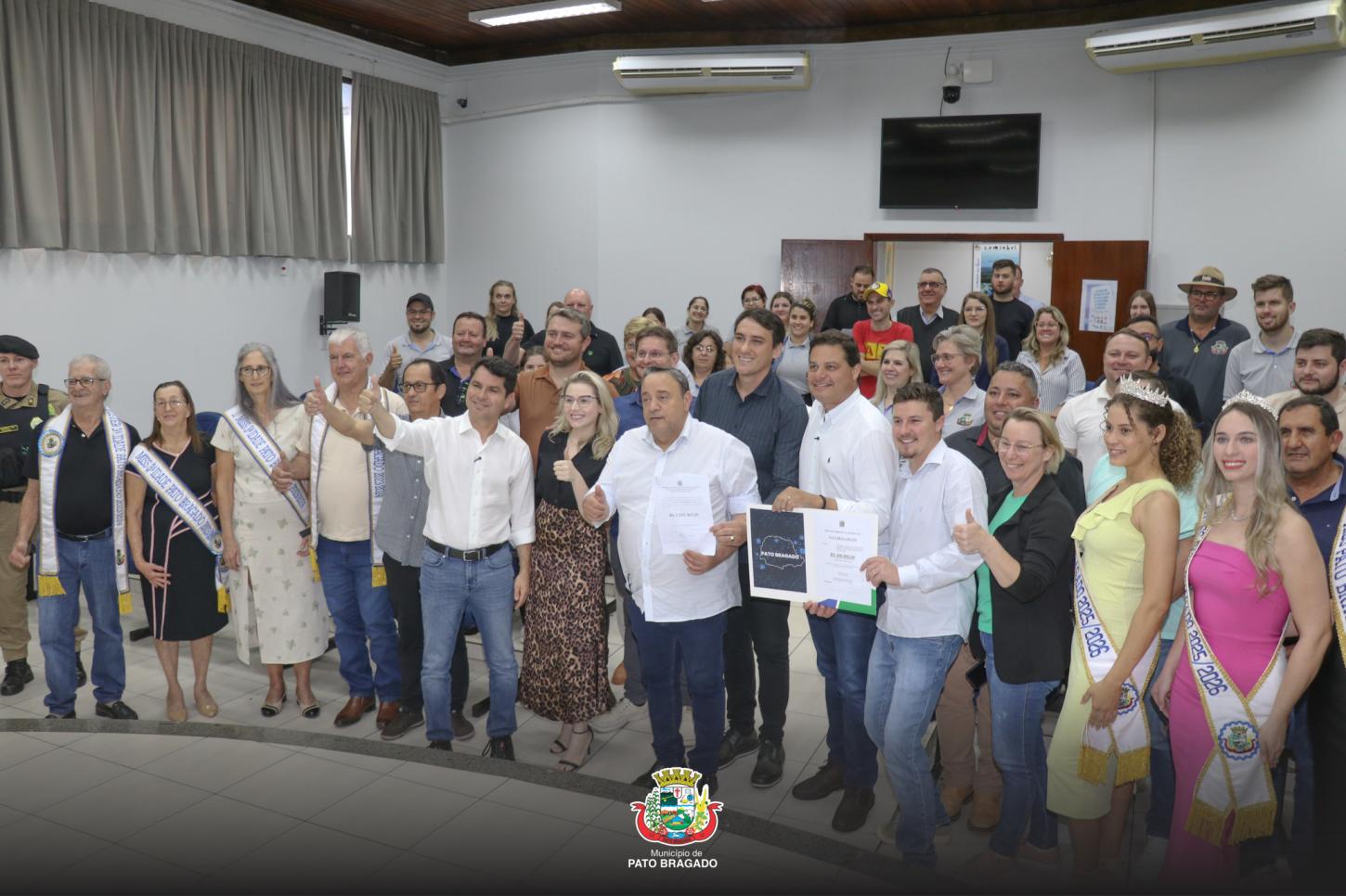 Alexandre Curi, Sandro Alex e Hussein Bakri visitam Pato Bragado e anunciam recursos