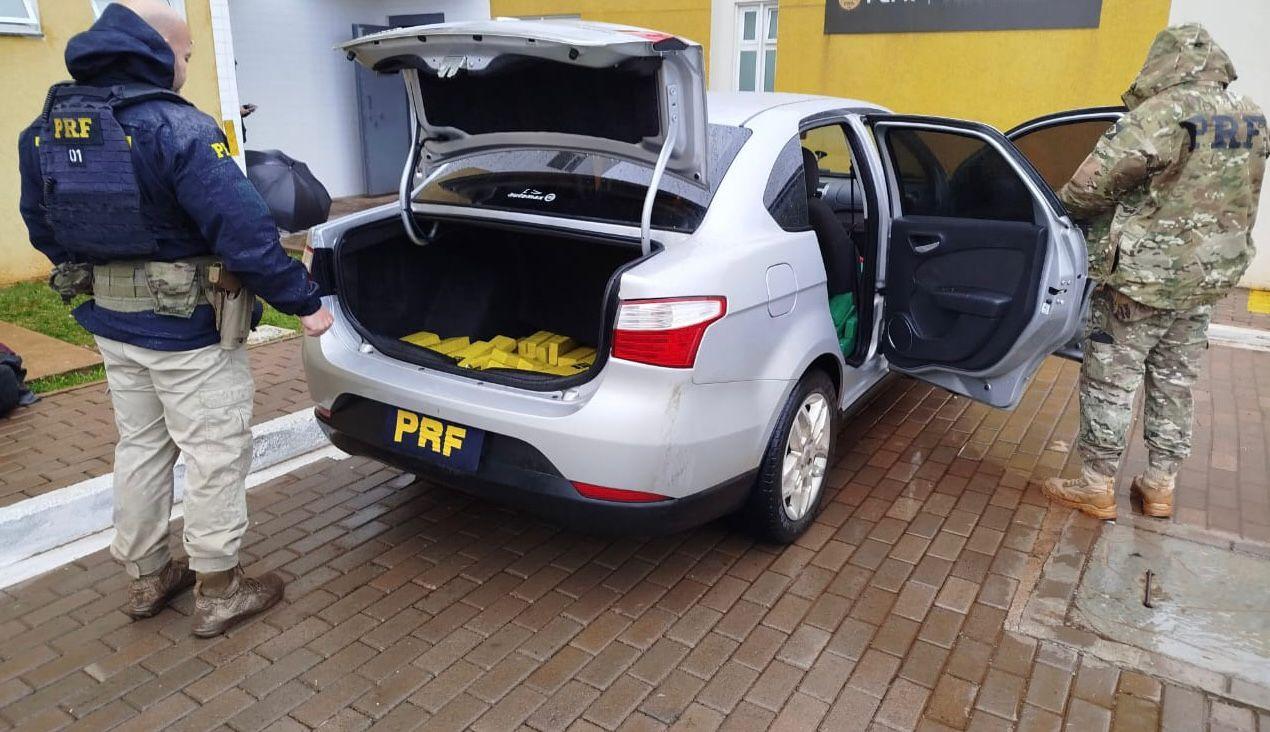 Carro roubado é recuperado e rapaz de 27 anos é preso em Sede Alvorada