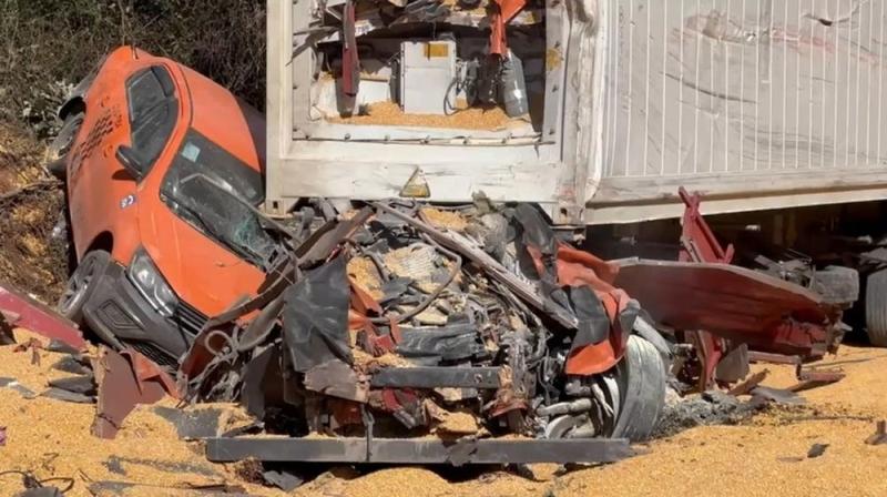 Condutor de caminhão de Guaíra morre em violento acidente na BR-277