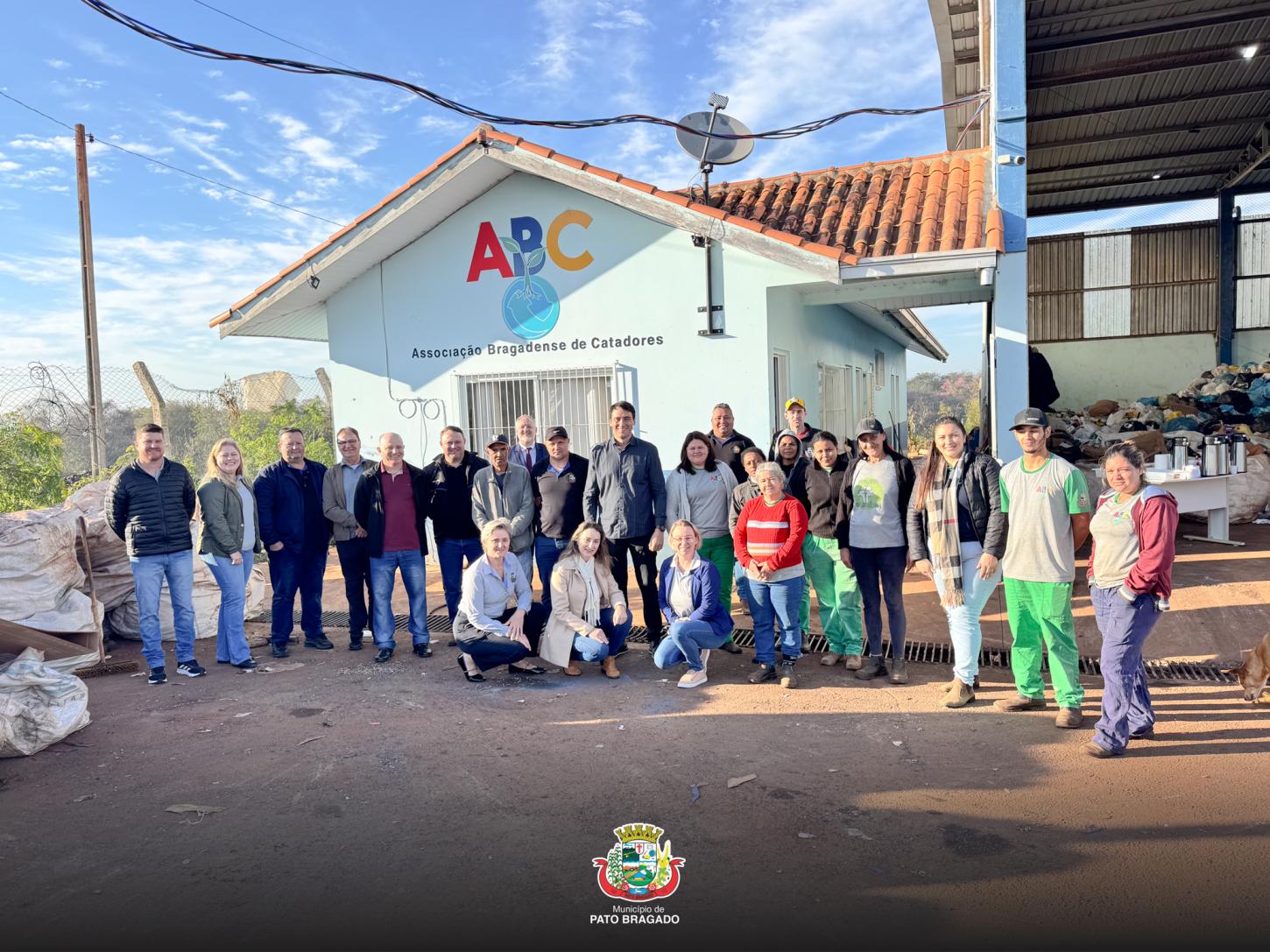 Doação de bens inservíveis à Associação Bragadense de Catadores é oficializada em Pato Bragado