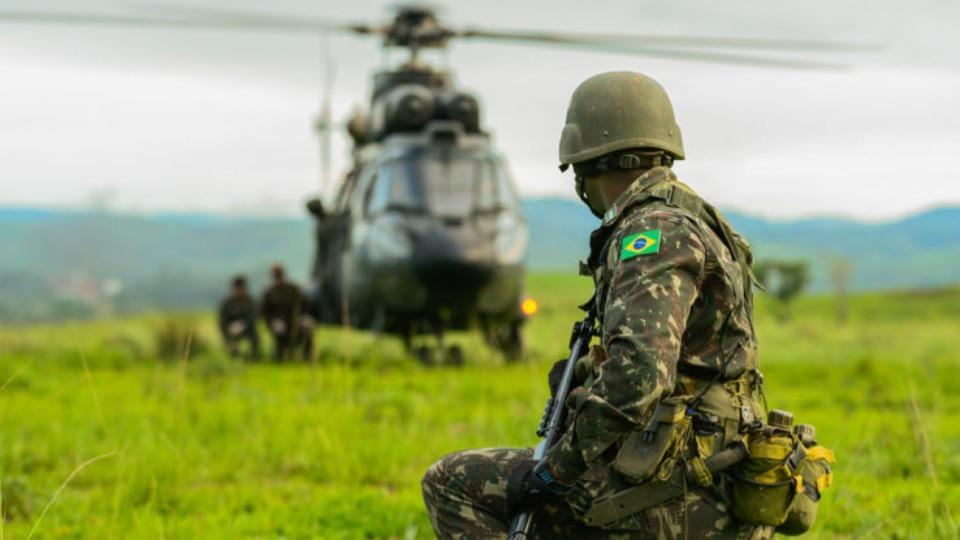 Exército realiza exercício conjunto com militares paraguaios no Oeste do Paraná
