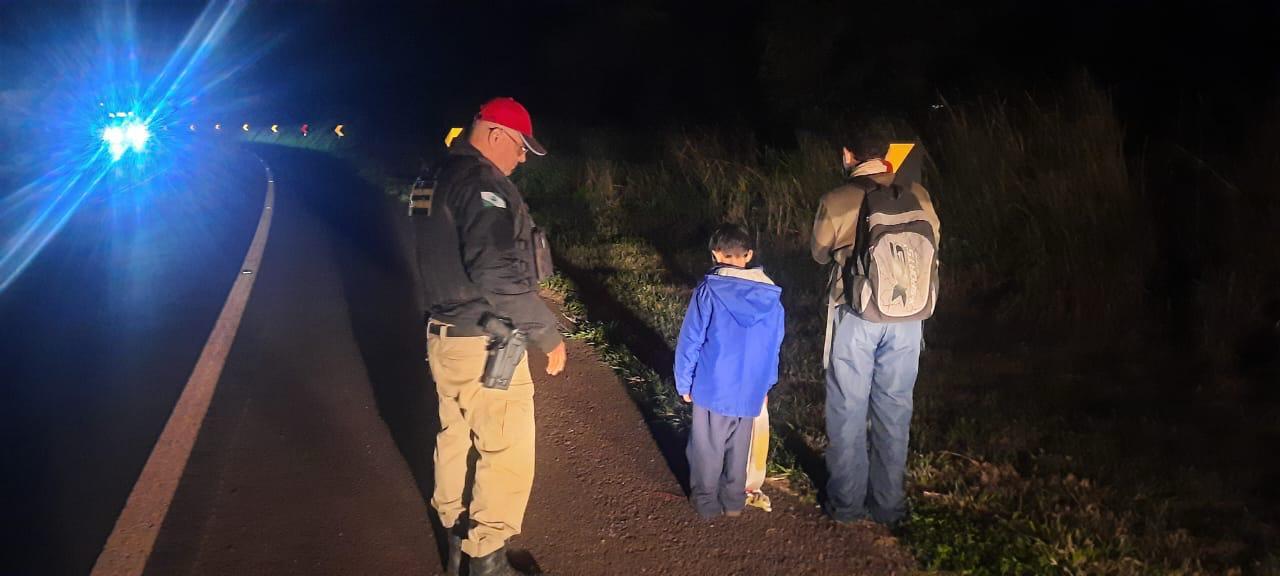 Policiais Rodoviários resgatam crianças que caminhavam sozinhas em rodovia durante a madrugada