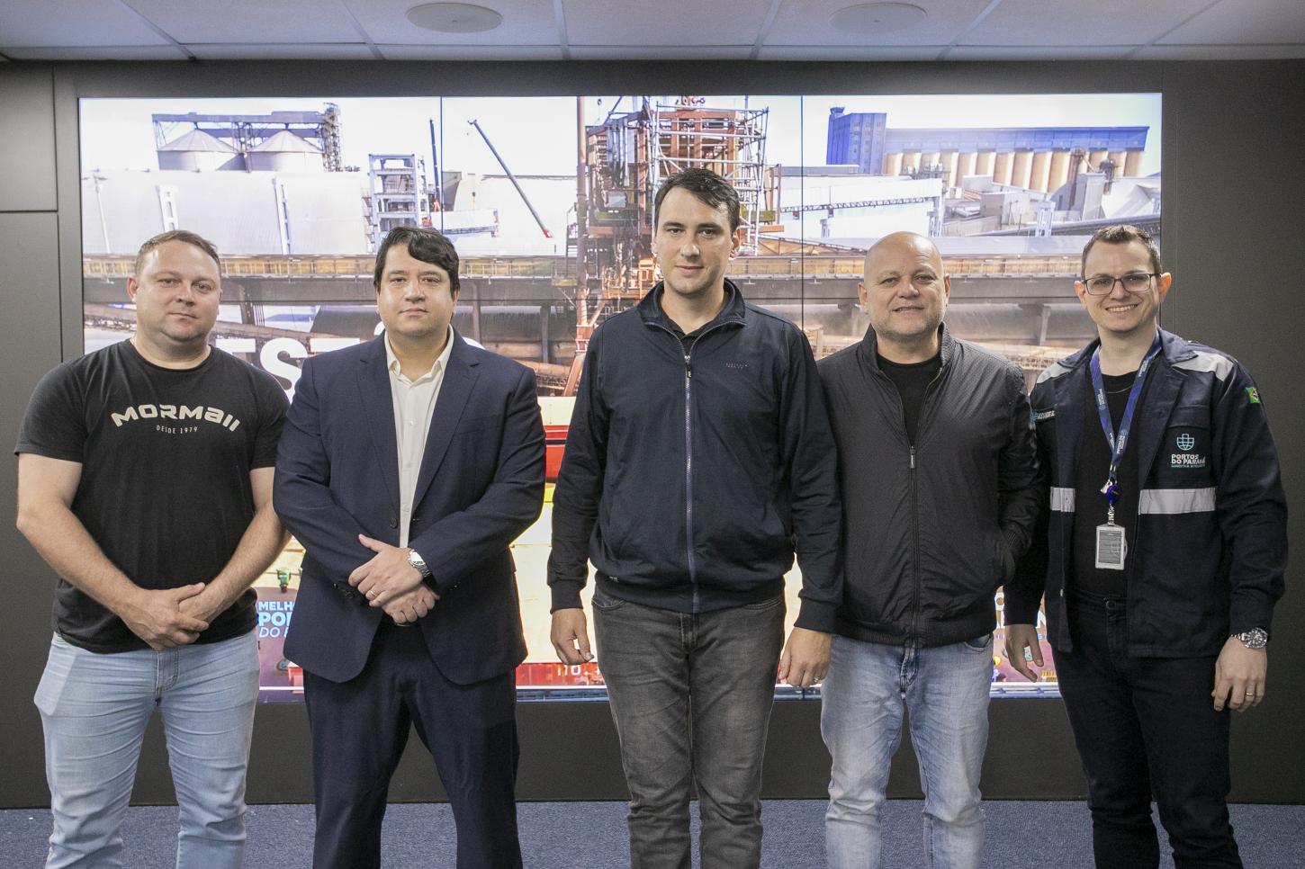 Produtores rurais de Pato Bragado visitam o Porto de Paranaguá