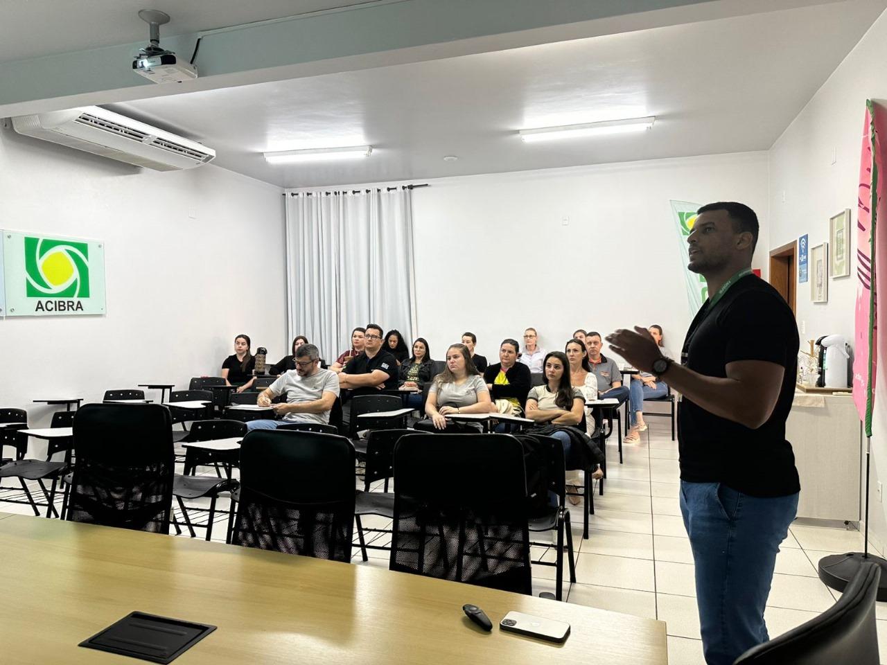ACIBRA promove palestra sobre recuperação de crédito para associados