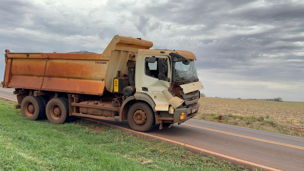 Caminhões da mesma empresa colidem na rodovia entre Nova Santa Rosa e Maripá