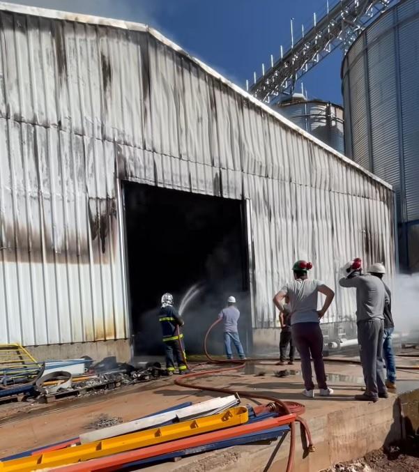 Incêndio destrói fábrica de ração no interior de Marechal Rondon