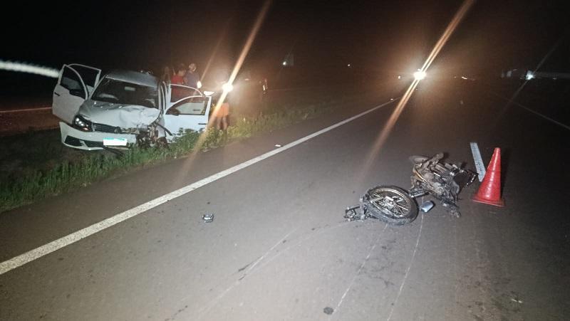 Motociclista na contramão e com luzes apagadas morre ao bater de frente com carro na BR 163 em Toledo
