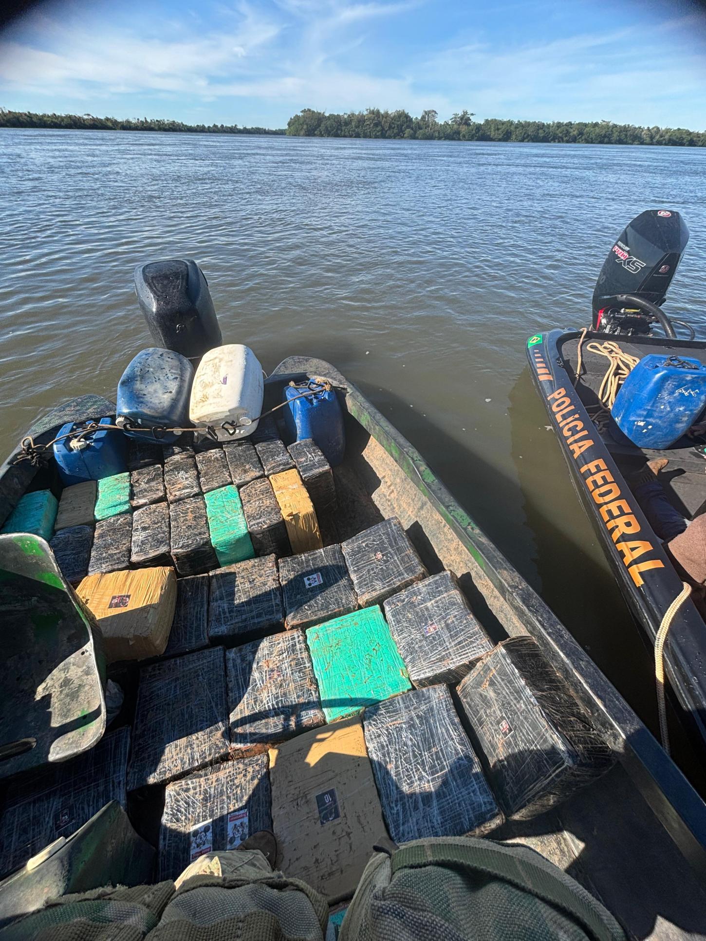 POLÍCIA FEDERAL e BPFRON apreendem 746 kg de maconha em operação fluvial