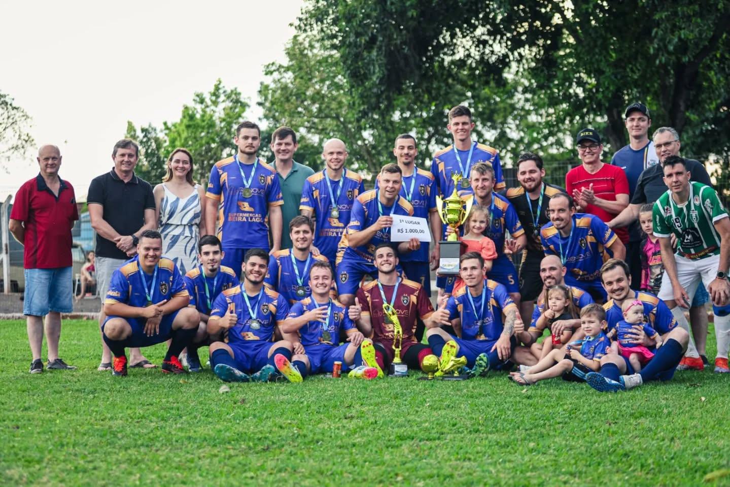 Renove Tintas/Supermercado Beira Lago/Diesel Eletricista conquista o título do Campeonato Municipal de Futebol de Campo em Entre Rios do Oeste