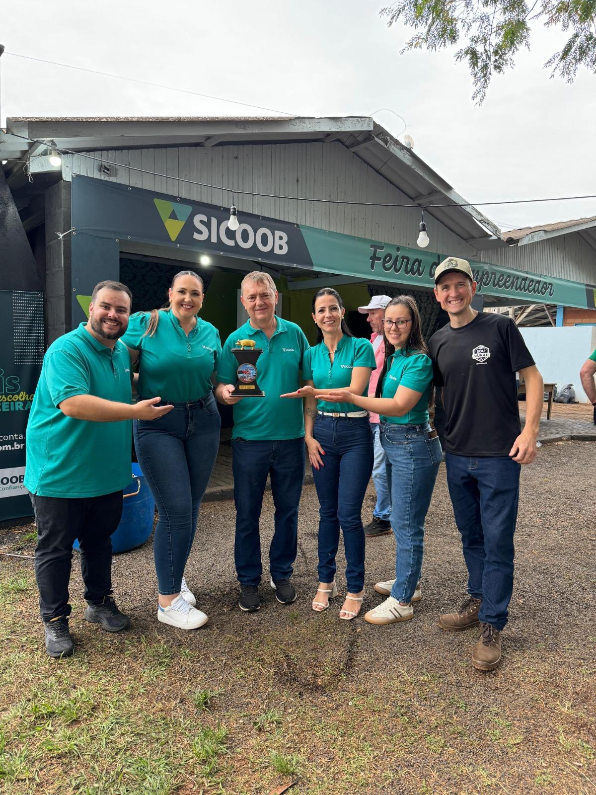 Sicoob Confiança celebra os 33 anos de Quatro Pontes com participação especial na Expo 2025