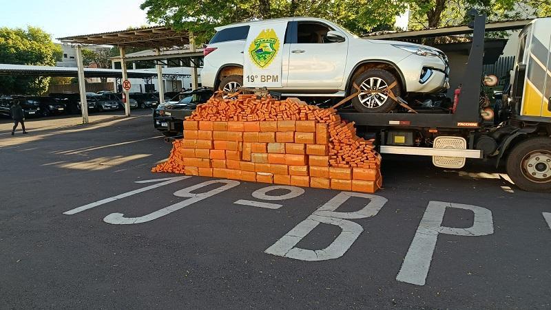 Traficante abandona 2 toneladas de maconha e fuzil e consegue fugiu a pé da polícia em Toledo