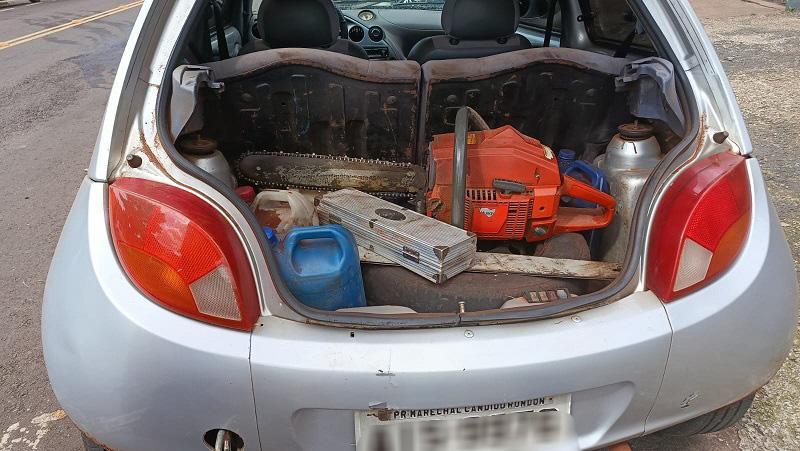 Três suspeitos são presos por furto de madeira em Toledo; carro de Marechal Rondon é apreendido