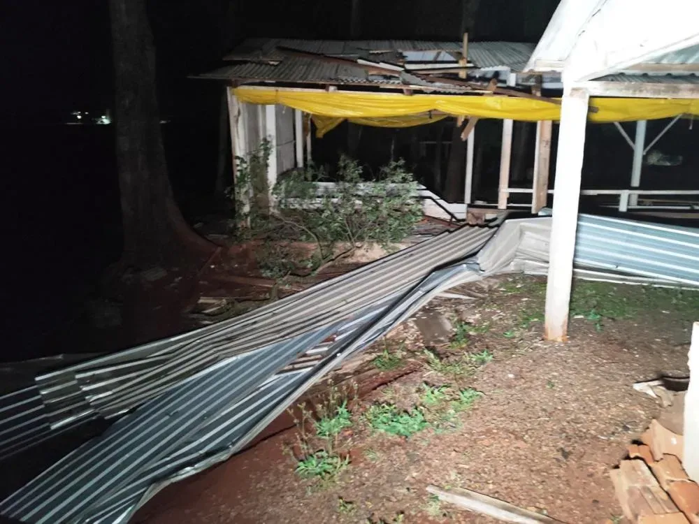 Vendaval causa estragos no clube da Linha Pietrowski, em Nova Santa Rosa