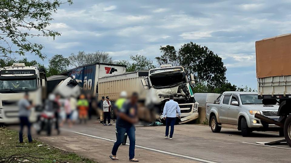 Acidente com cinco veículos deixa um morto na BR-163 em Lindoeste