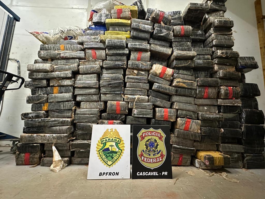 Mais de 2 toneladas de maconha em meio a carga de soja é apreendida próximo a Toledo