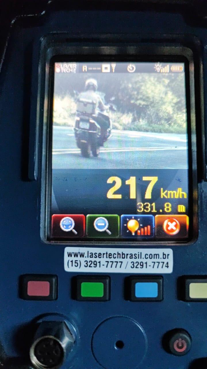 Operação Radar na PR-317: Motociclista é flagrado a 217 km/h