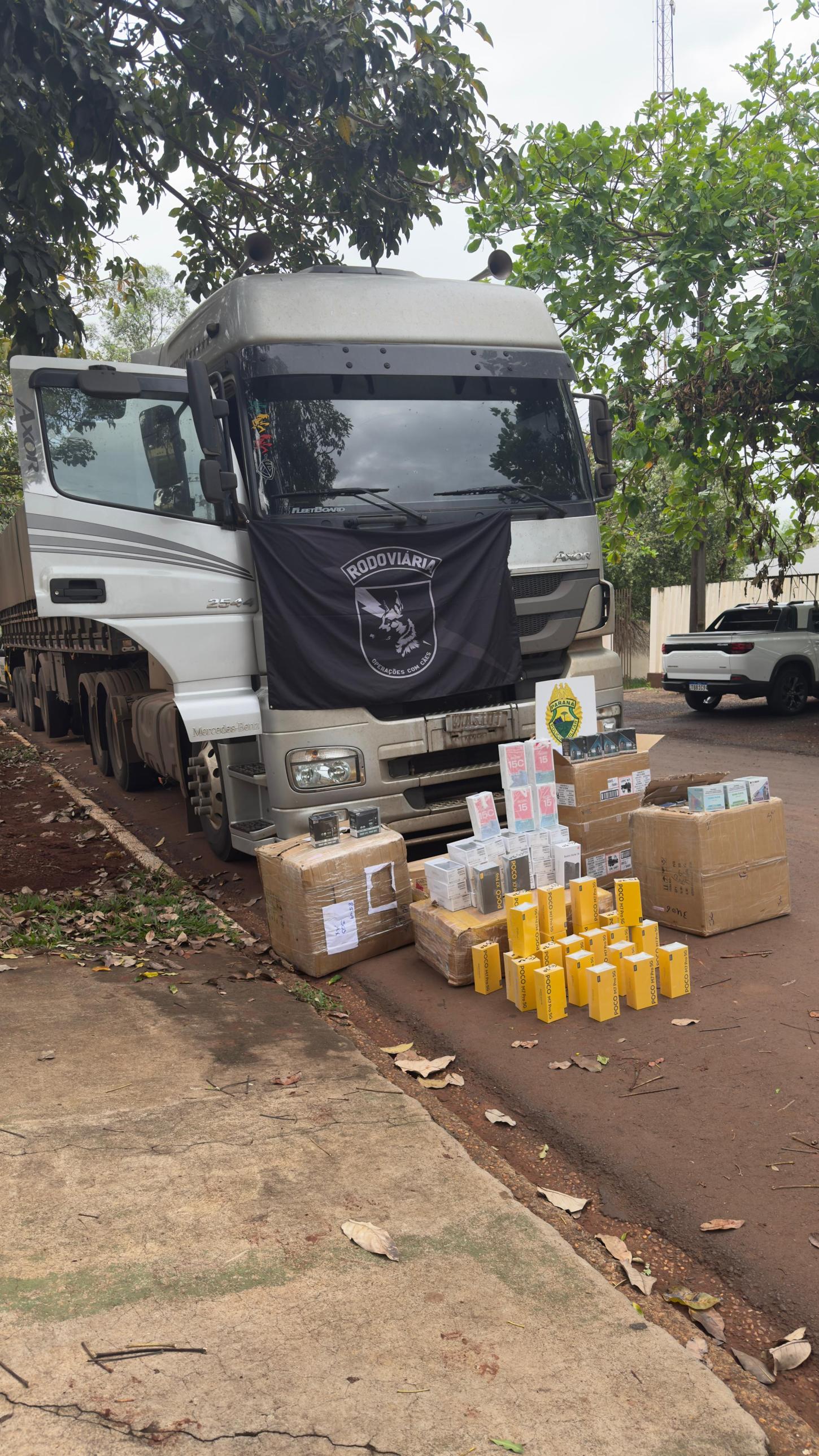 Polícia apreende carga de R$ 300 mil em cigarros eletrônicos e celulares em Guaíra