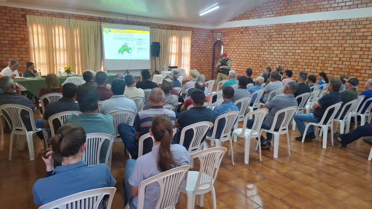 Polícia Rodoviária Estadual realiza palestras sobre circulação de maquinários agrícolas