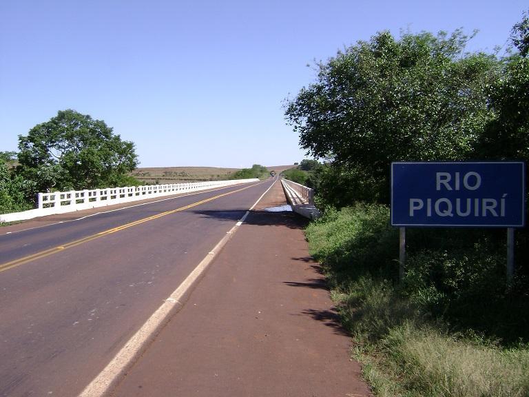 Ponte é interditada para veículos acima de 36 toneladas na BR-272 sobre o Rio Piquiri